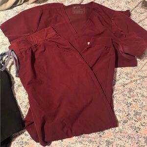 Figs Women's Burgundy Scrub Set